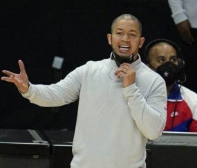 开云体育app-角色球员上场时间骤降 泰伦·卢将试验季后赛阵容